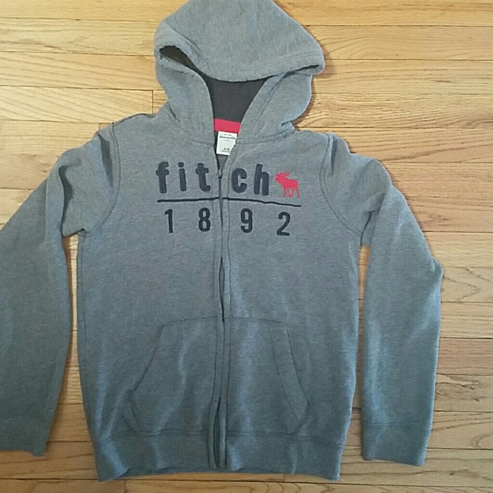 Hooded zippered sweatshirt